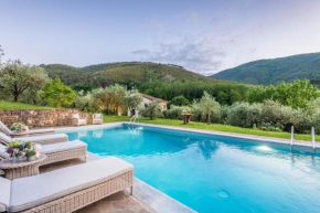 Citrus Charm Farmhouse, a Country Villa with Pool